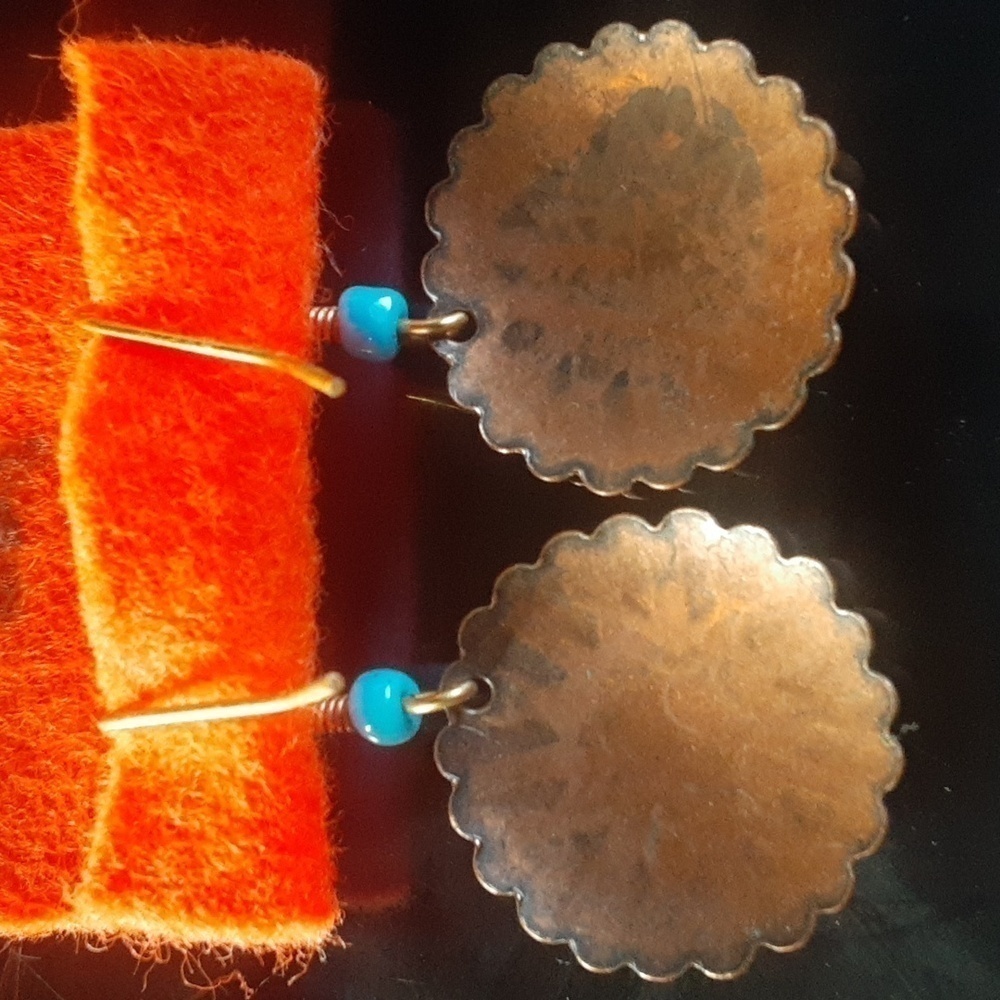 Artisan Style, Gold Tone Earrings. - Picture 4 of 4